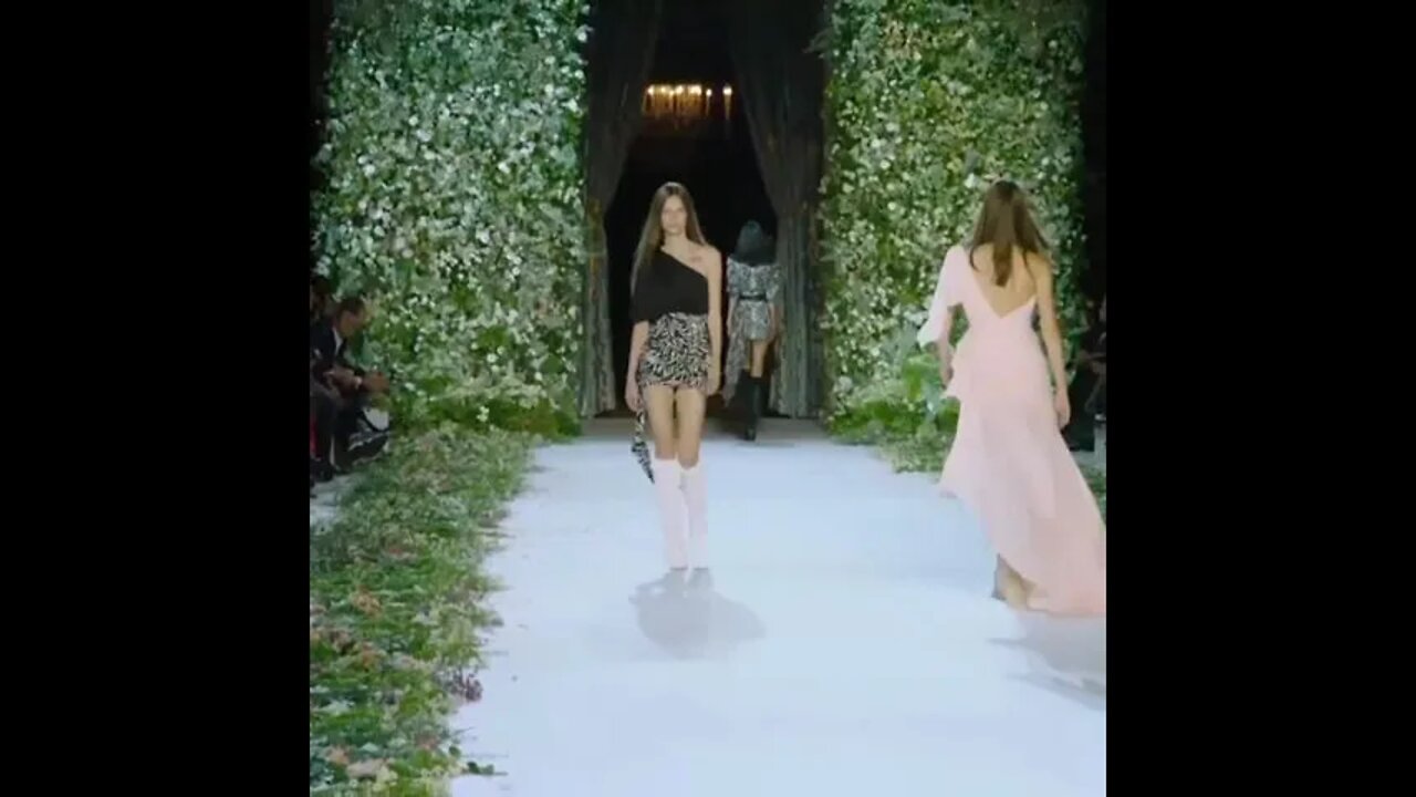 Faretta in Redemption Spring/Summer 2020 #FashionShow #fashion #short | #FASHION #SHORT