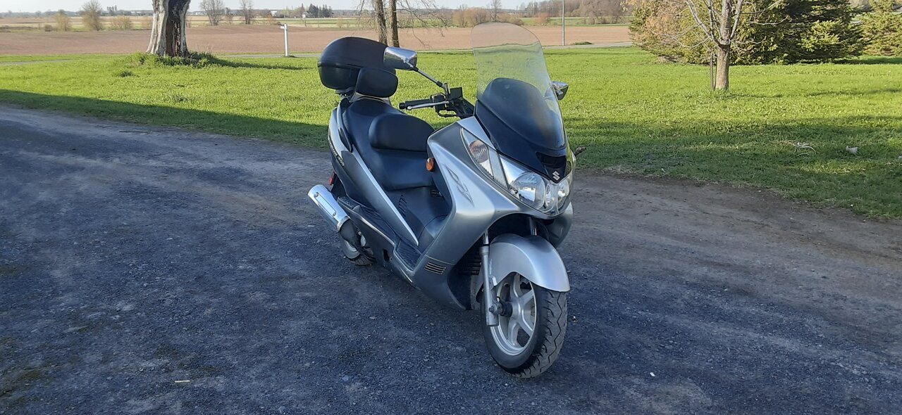 riding home on my 2004 suzuki burgman 400 (AUDIO)