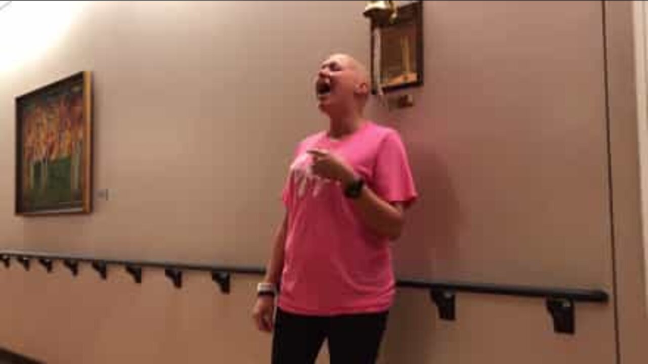 Cancer patient sings 'Amazing Grace' to celebrate her last day of chemo