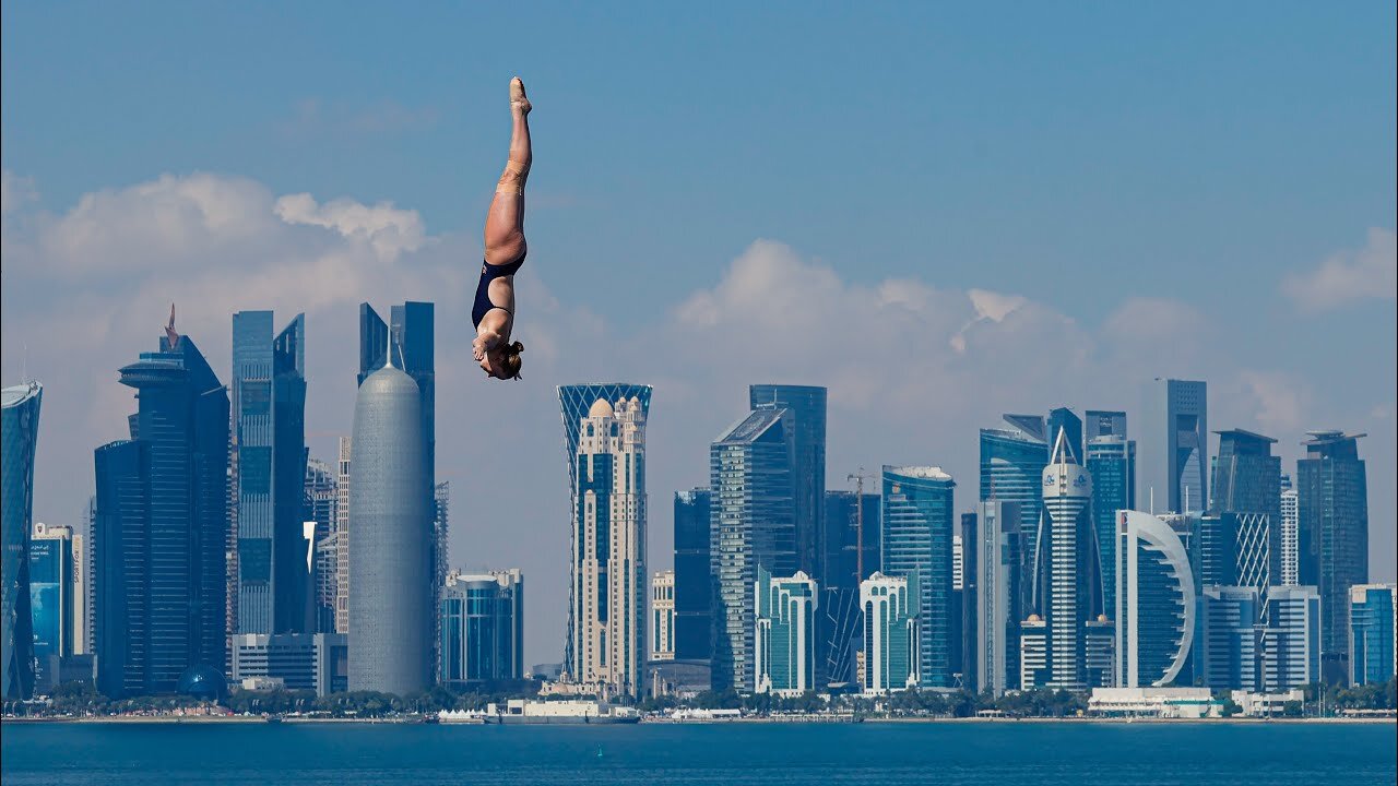 INDOOR VS. OUTDOOR CLIFF DIVING 😳