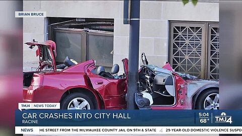 Car crashes into Racine City Hall