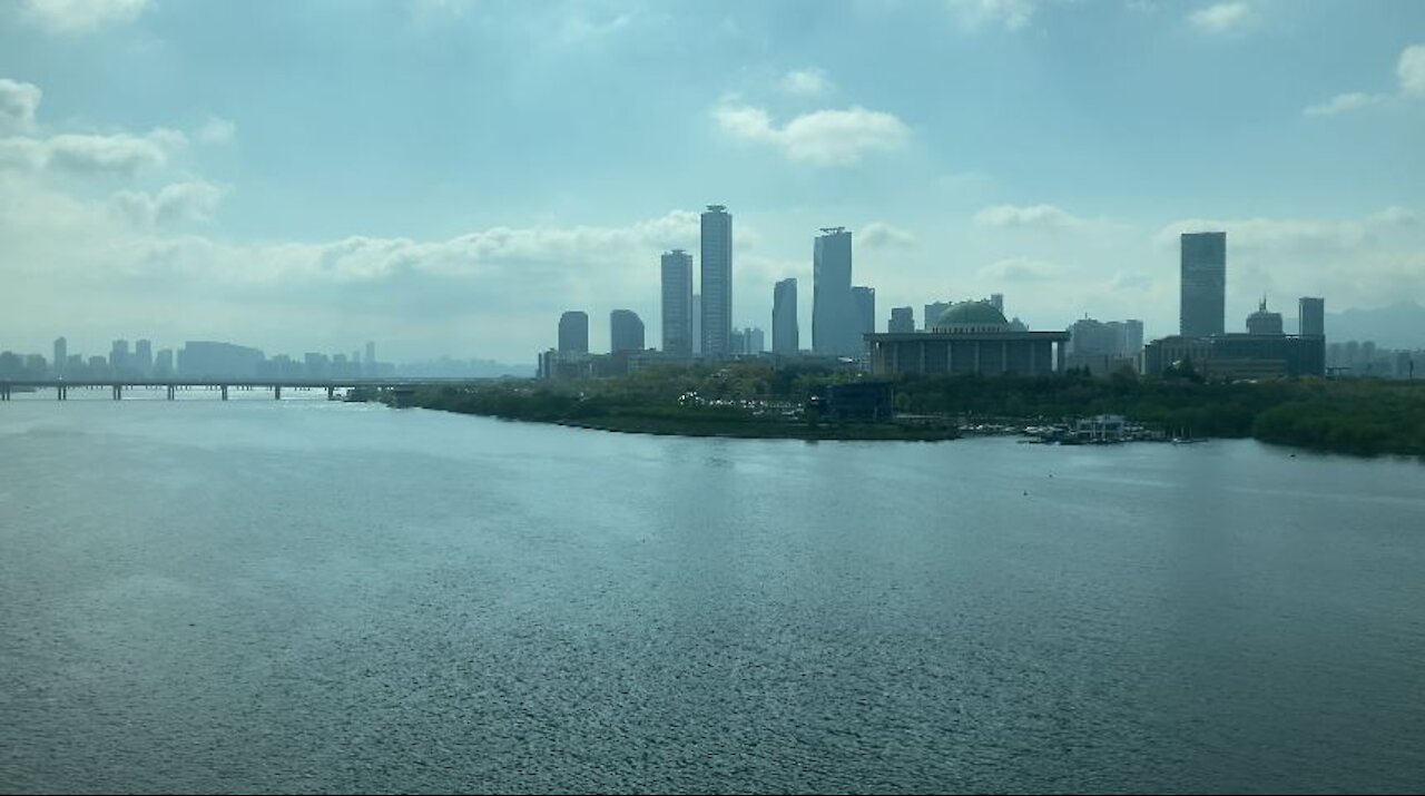 The view of Han River from Seoul metro