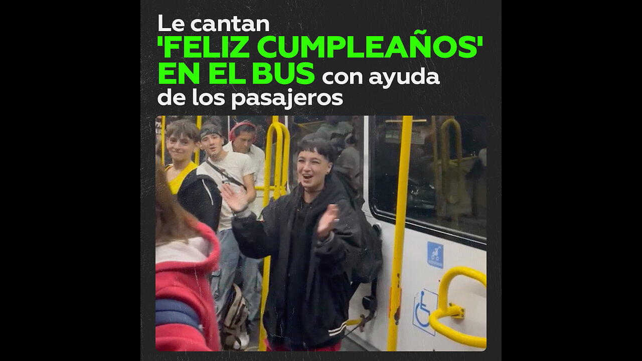 Cantan ‘Feliz cumpleaños’ en un bus a una pasajera