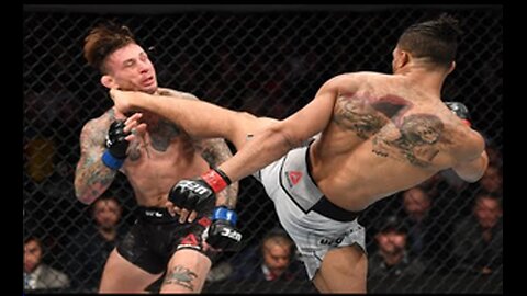 Referees letting fighters almost getting murdered by being head kicked (VIOLATION)
