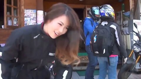 【バイク】雑誌モデルの美女ライダーがメットを脱いだら・・・