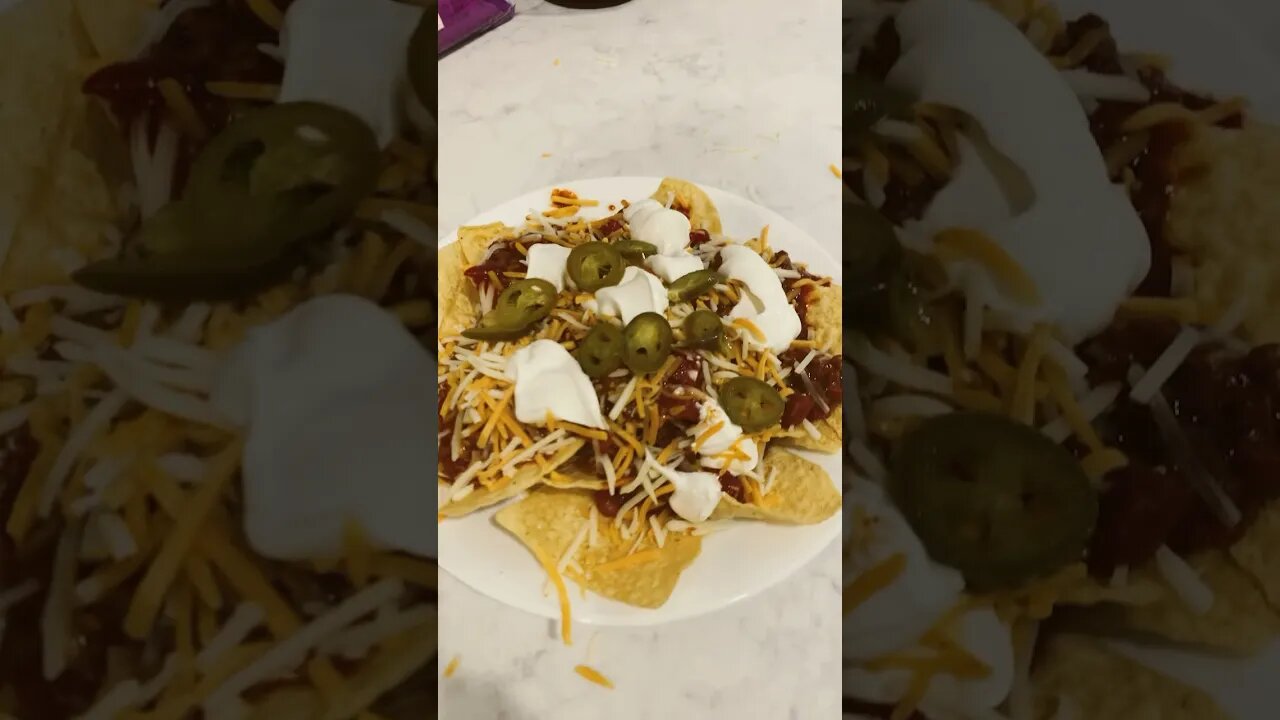 Tailgate Chili Nachos ￼