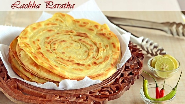 Layered & Flaky Paratha - Lachha Paratha - Lachay dar Paratha | Green Chilli Recipe in Urdu