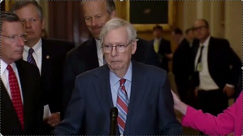 EXTRAÑO: MITCH MCCONNELL, (R) SE QUEDÓ CONGELADO DURANTE UNA NUEDA DE PRENSA EN EL SENADO EE. UU.