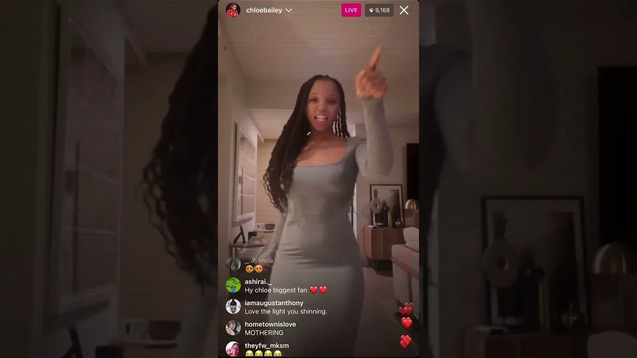 Chloe Bailey Moves Her Hips Vibing And Dancing To Her Collab Song Wit Chris Brown On IG Live. 23.02