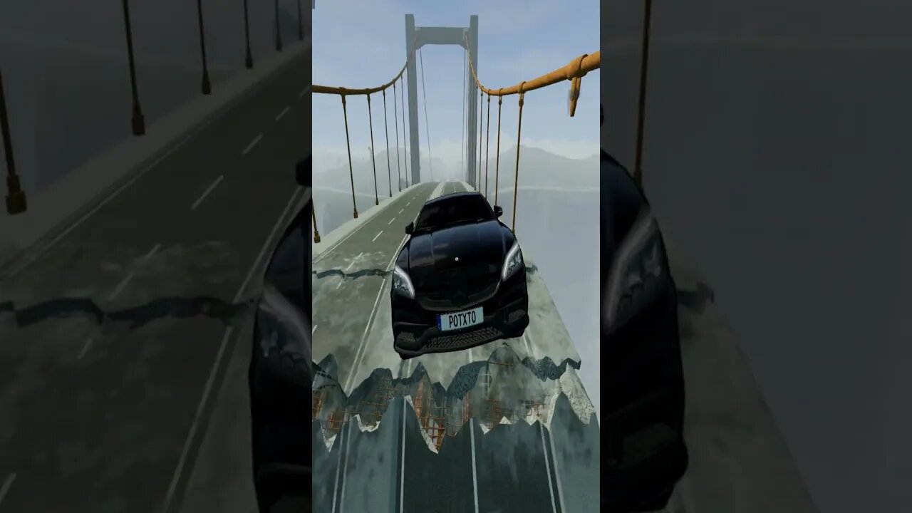 КАКАЯ МАШИНА СМОЖЕТ ПЕРЕЛЕТЕТЬ РАЗРУШЕННЫЙ МОСТ в BeamNG Drive? AMG CLS 63xROLLS ROYCE GHOST #shorts