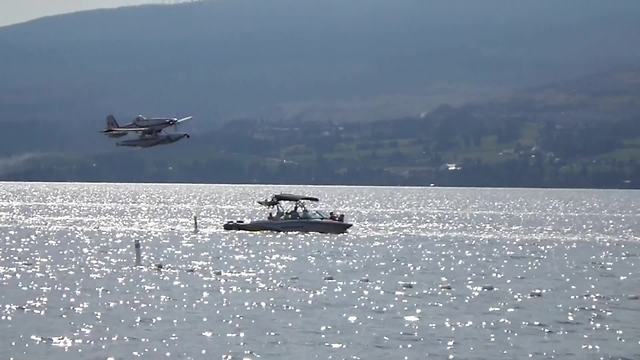 Aircraft uses lake to battle raging forest fires