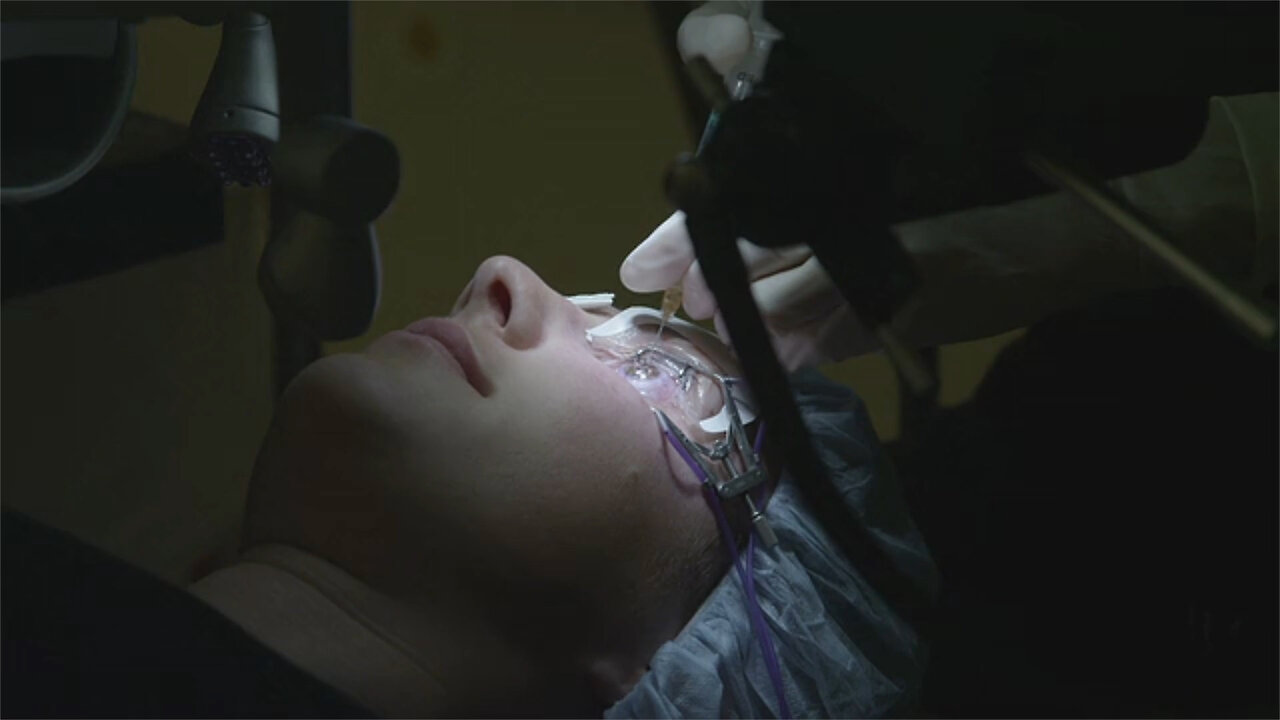 Former FDA Advisor Says LASIK Should Be Taken off the Market