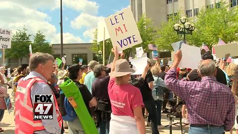 Court hears challenge to redistricting measure
