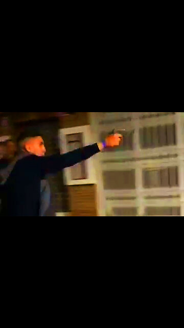 Man Pulls Out Handgun to Three Bullies in Costa del Sol