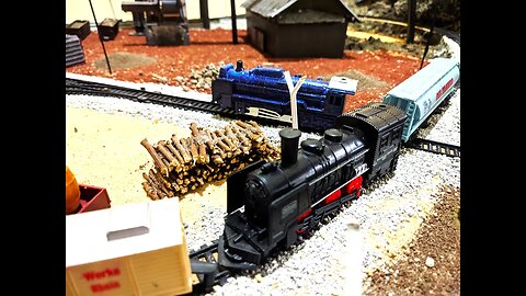 Miniature Train Single Passenger Hopper And White Box Hopper At Diorama Scale 1:87