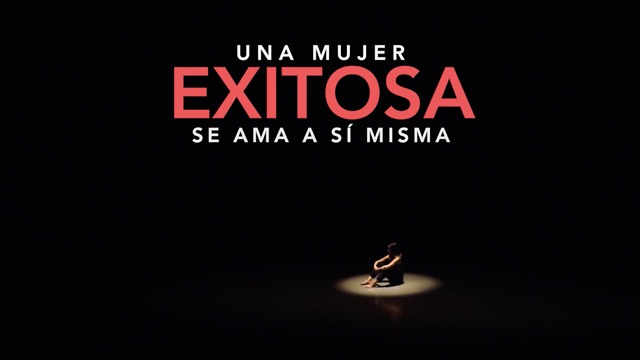 Una mujer exitosa se ama a sí misma