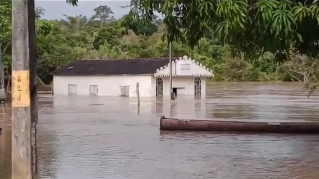 Aldeia Serrinha,Terra Indígena Rio Branco em Alta Floresta Ro amanhece com casas quase submersas