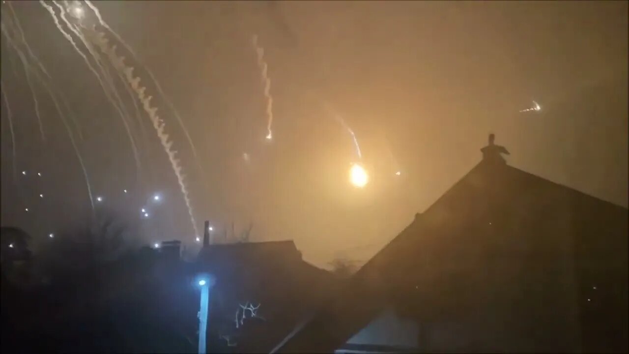 ★★★ Ukraine defense systems shoot down a Russian plane over Kyiv