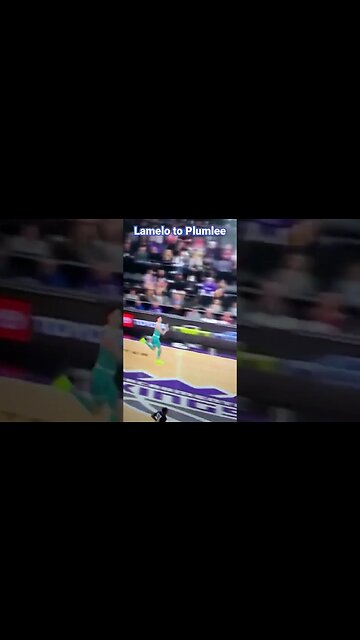LaMelo Ball 2/3 court alley-oop to Plumlee for easy dunk ! #lameloball #charlottehornets #alleyoop