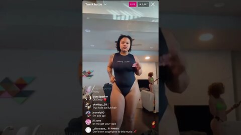 EMILY EARS IG LIVE: Emily And Jayde Having A Tw*rk Contest 🤑 (11/03/23)