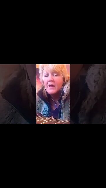 Blackbird- The Beatles live guitar cover by Cari Dell (table top guitar playing)