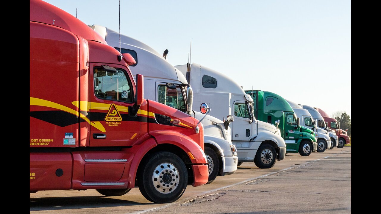 SALTY CRACKER: TRUCKERS BLOCK BORDER BETWEEN US & CANADA SO TRUDEAU CALLS SWAT!