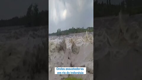 Ondas assustadoras em rio na Indonésia