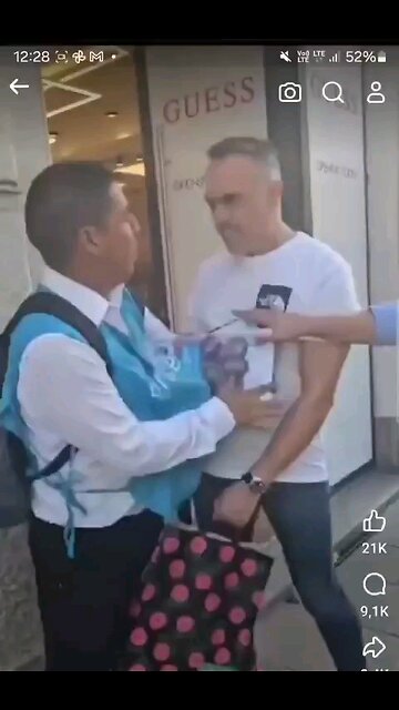 This Israeli soldier is on vacation from Palestine where he kills Palestinian children w/ impunity.⏬