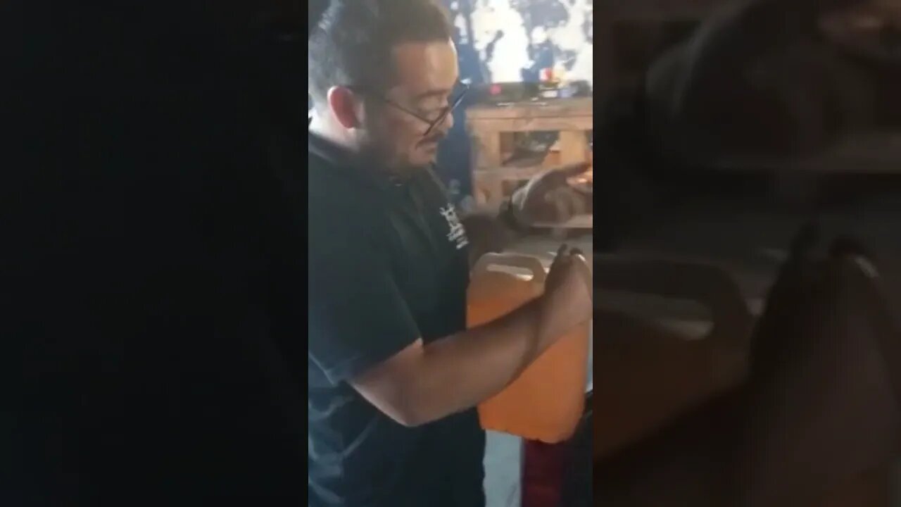tive que arrombar o tanque de combustível