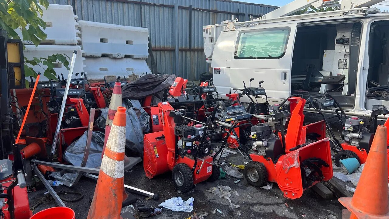 Rescuing A Couple Of Ariens Snow Blowers That Were Abandoned in New York City #ariens #rescue