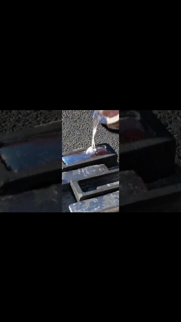 L👀K Amazing Metal Casting 🔥 #wow #metalcasting #cool #pouring