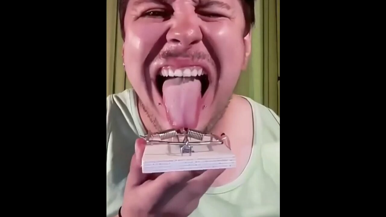 His teeth broke with a trap