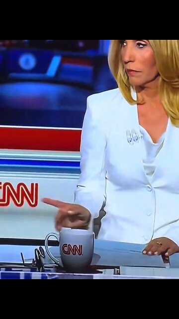 Pay close attention to Dana Bash’s hands during this clip from the CNN debate ⚠️