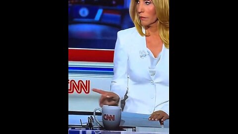 Pay close attention to Dana Bash’s hands during this clip from the CNN debate ⚠️