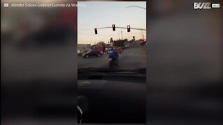 Quand le karma frappe l'ego surdimensionné d'un motard