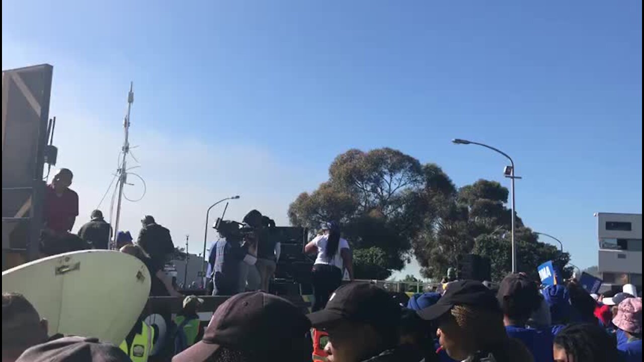 UPDATE 1: Opposition parties march against Zuma presidency in Cape Town (dZC)