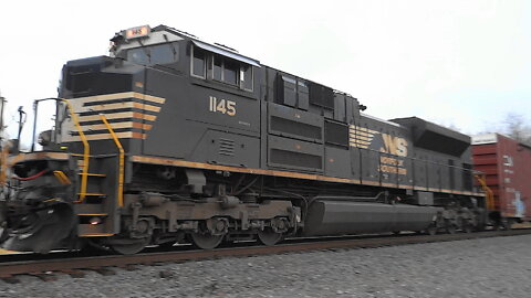 Norfolk Southern Mixed Freight Train With EMD SD70ACe