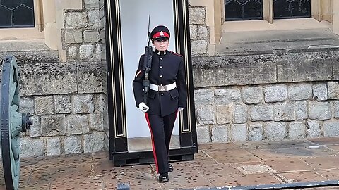 39 engineer Regiment female guard at the Tower of London #toweroflondon