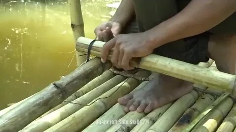 17 = Bushcraft Camping The Shelter Floating On The River Around Mountain Overnight