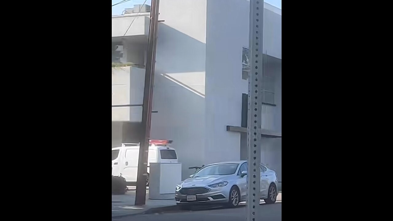 WTH just spotted this in Los Angeles