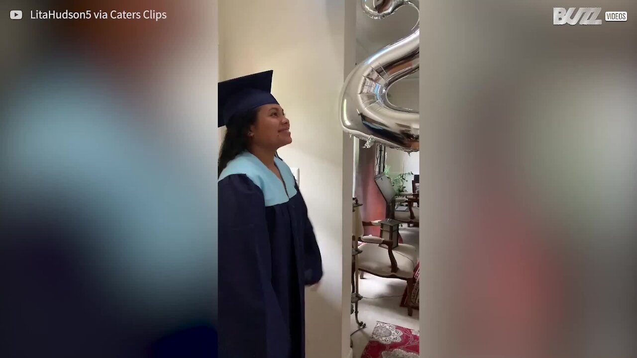 Remise de diplôme à la maison, cette jeune femme assure !