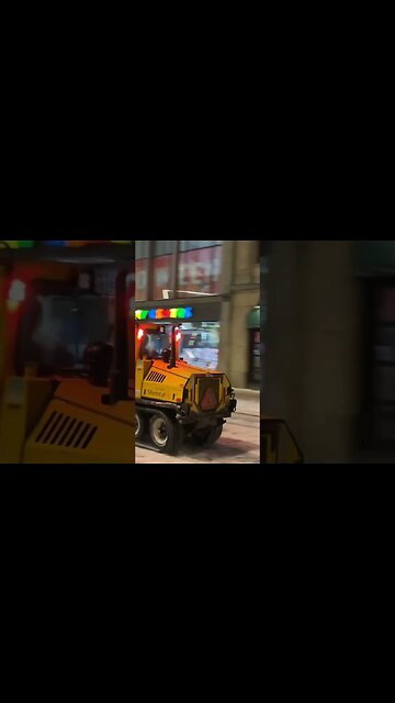Montréal Downtown Mini Tractor Snow removal