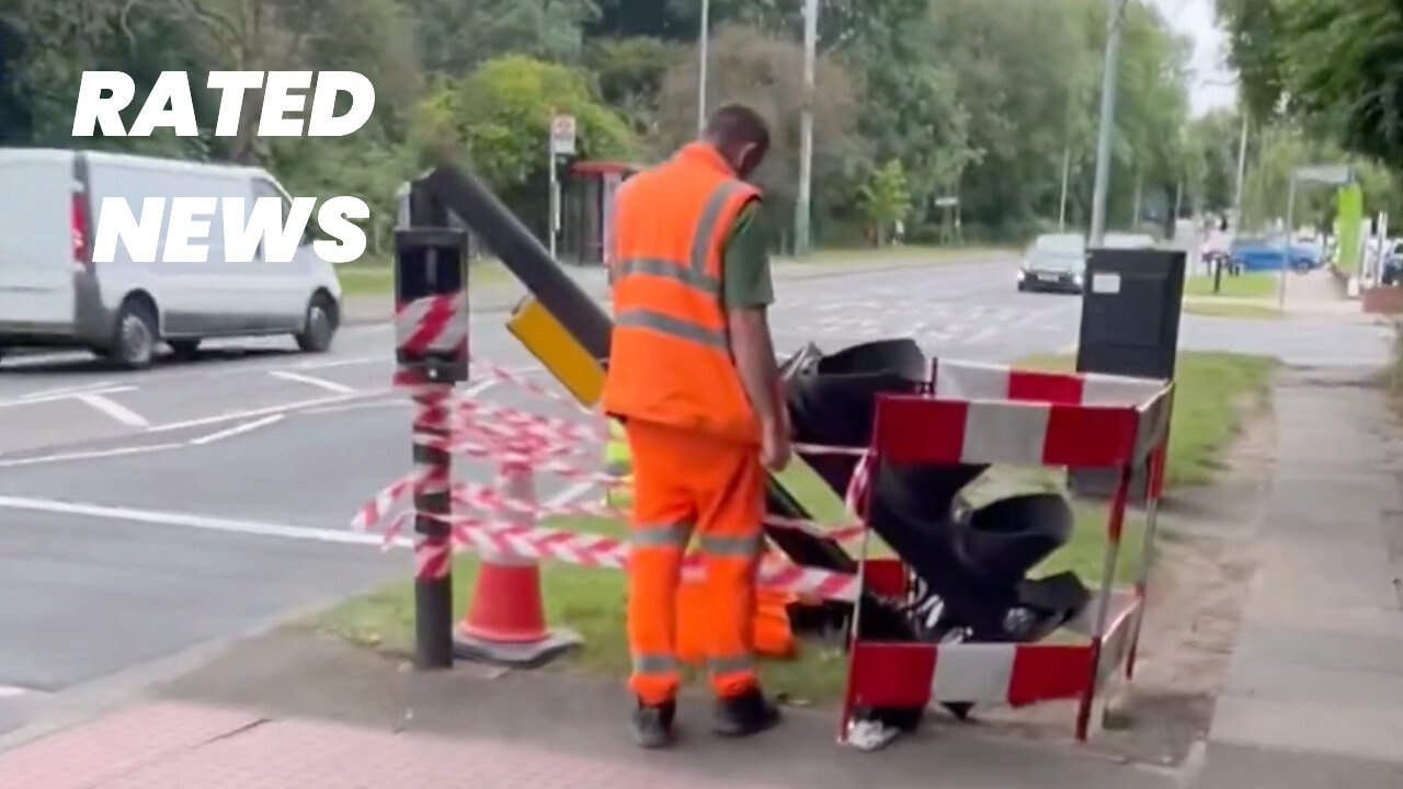 Man Records Workers Partially Dismantling ULEZ Cameras