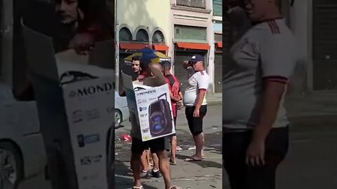 PETISTA TRABALHANDO NO FERIADO