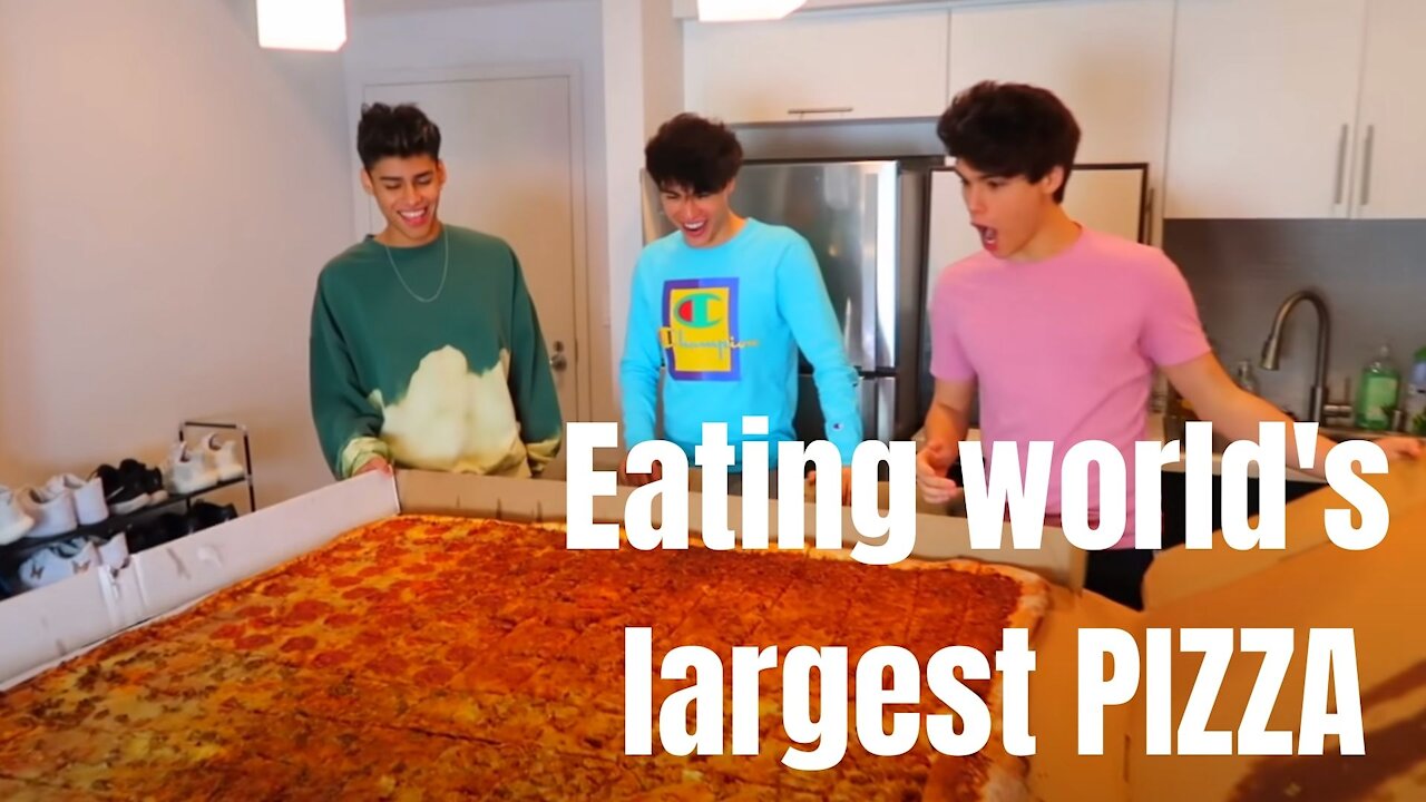 EATING THE WORLD'S LARGEST PIZZA!!