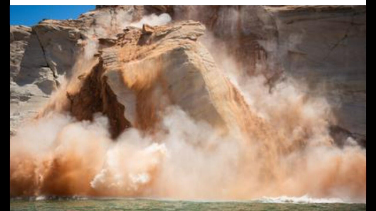 LAKE POWELL MASSIVE PIECE OF ROCK FALLS INTO LAKE CREATING MASSIVE WAVE