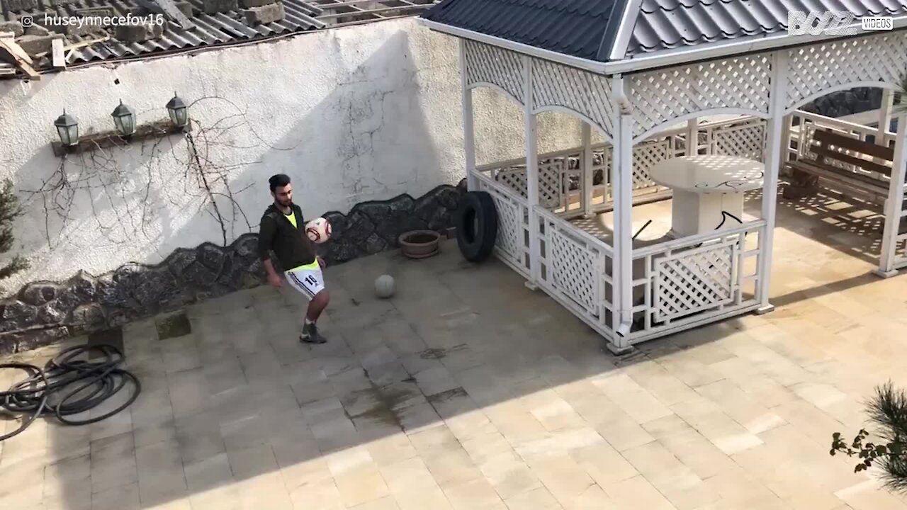 Superbe lancer avec un ballon de basket