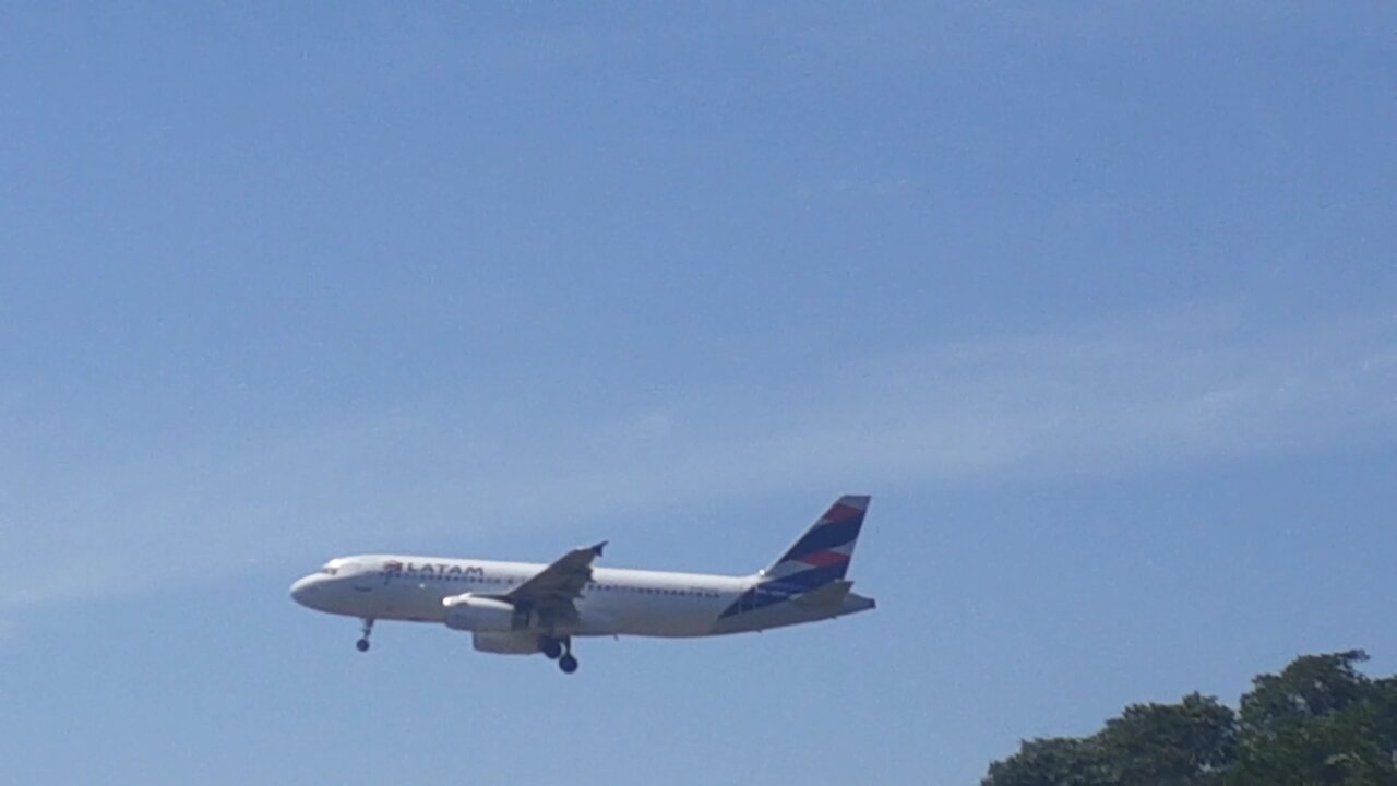 Airbus A320 PR-MHB na final antes de pousar em Manaus vindo de Brasília 170220221