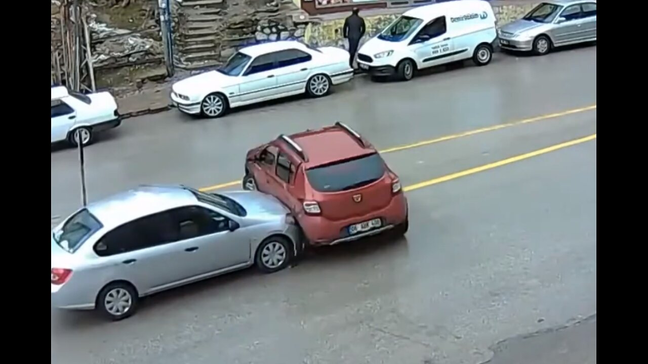 Caught on Camera: Real-Life Road Mishaps Captured by Dashcams and CCTV - 5