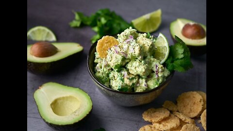 Keto Chips & Guacamole